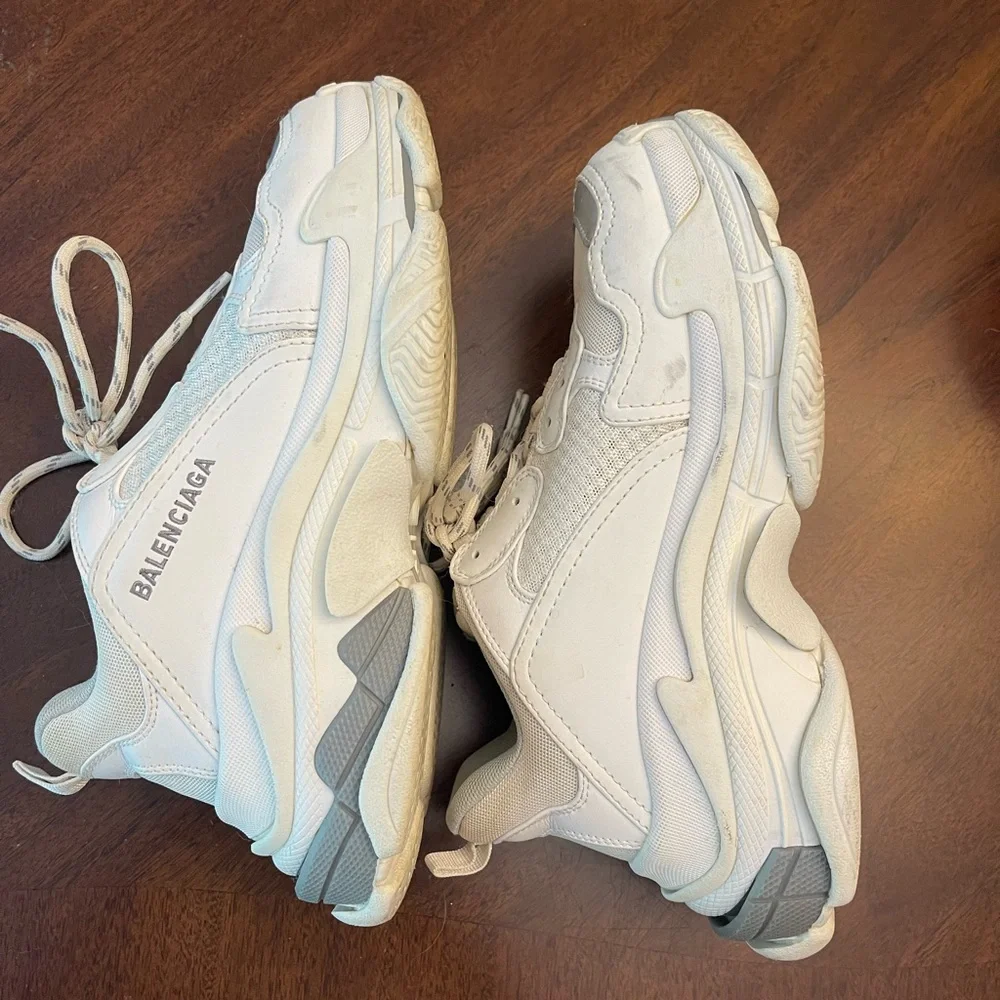 Balenziaga sneakers in great condition, paid over $1000 for them - Picture 5 of 10
